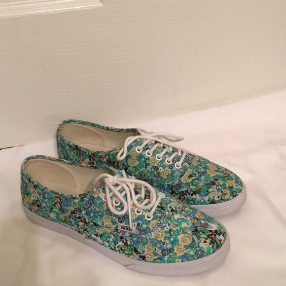green lace up vans